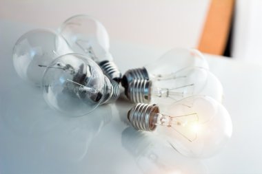 parlayan ampul özgünlük kavramı 