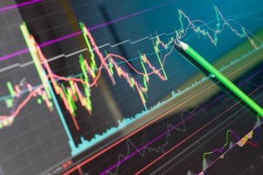 bir monitörde finansal veriler