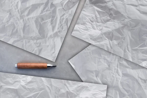 Зім'ятий аркуш текстури паперу та дерев'яного олівця — стокове фото