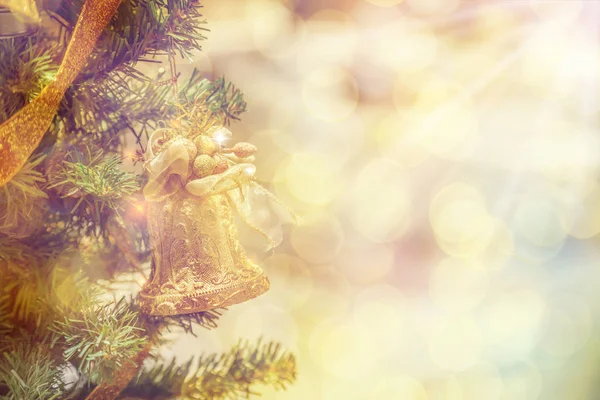 Quarto de Natal Interior Design, Árvore de Natal Decorada por Luzes Pr — Fotografia de Stock
