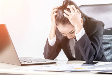 ofiste oturan işkadını vurguladı