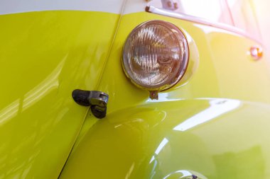 Klasik antika otomobilin ön far tasarımı