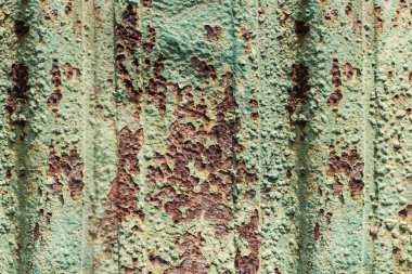 Çatlak ve kirli yüzey zeminli metal plaka lekesinin eski kırsal dokusu