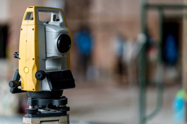 İnşaat alanında lazer tripod makineli mühendislik alanı araştırması