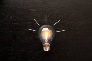 Eski siyah bağbozumu yaratıcılık fikirlerindeki ampul metinleri