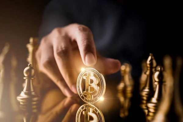 Cryptogeld Business Strategie Ideeën Concept Handpunt Bitcoin Munt Met Schaken — Stockfoto