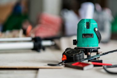 site inşa arka planına sahip lazer imleç makinesi ile ev geliştirme fikirleri kavramı