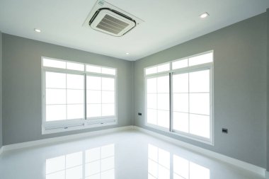 Boş iç mekan iç tasarım fikirleri konsepti için modelleme yapıyor.