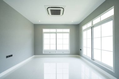 Boş iç mekan iç tasarım fikirleri konsepti için modelleme yapıyor.