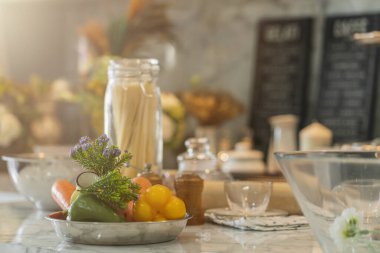 Mutfak alanında sebze pişirmek ev dekorasyonu konsepti