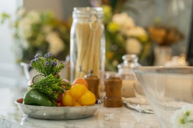 Mutfak alanında sebze pişirmek ev dekorasyonu konsepti