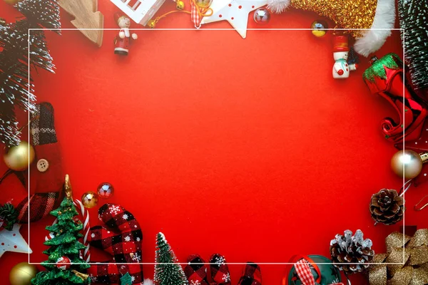 Slavnostní Nápady Koncept Top View Vánoční Dárky Červeném Papíru Pozadí — Stock fotografie