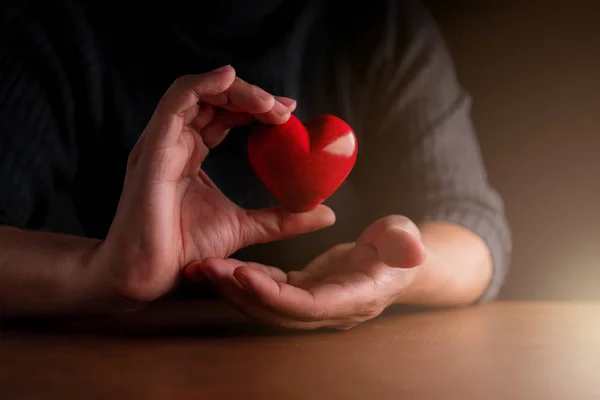 Liebe Valentine Konzept Mann Hand Berühren Rote Herzform Objekt Mit — Stockfoto