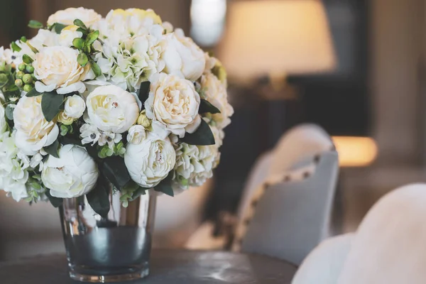 Vase Verre Avec Bouquet Blanc Fleur Éléments Dépratifs Dans Concept — Photo