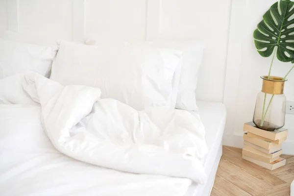 Servicio Limpieza Cama Con Almohadas Blancas Limpias Sábanas Dormitorio Belleza — Foto de Stock