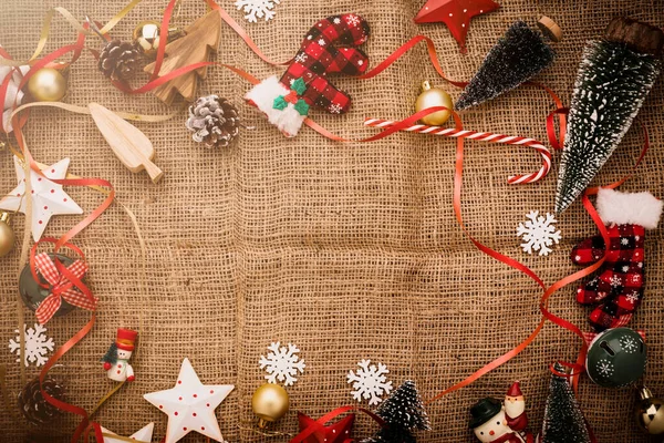 Fundo Celebração Festiva Com Itens Decoração Natal Antigo Chão Vime — Fotografia de Stock