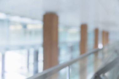 Hastane veya klinik görüntülerindeki koridorun bulanık görüntüsü