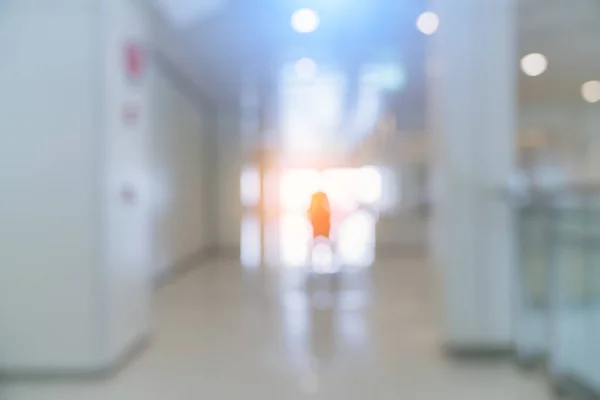 病院や診療所の画像で廊下の背景をぼかす — ストック写真