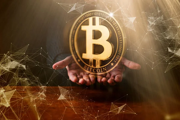 Zakenman Hand Aanwezig Bitcoin Crptogeld Symbool Met Virtuele Polygon Digitale — Stockfoto