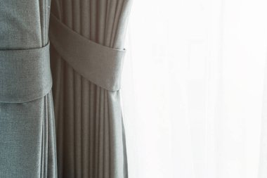 Gün ışığında kapalı güzel perde ev konsepti