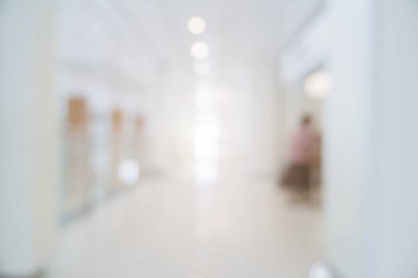 Hastane veya klinik görüntülerindeki koridorun bulanık görüntüsü