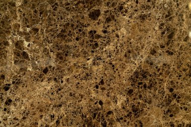 koyu kahverengi granit ya da mermer desenli taş zemin
