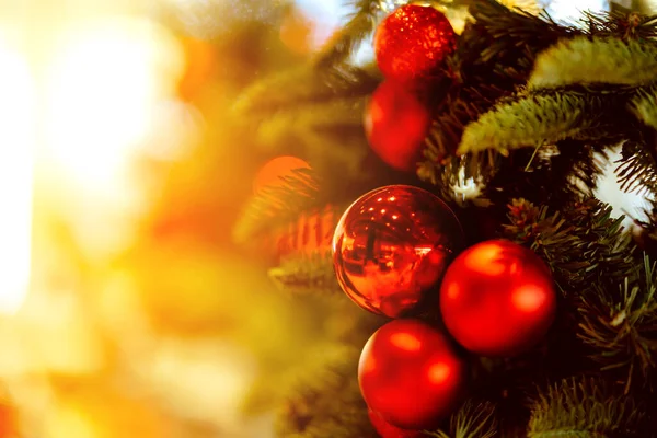 Bela Bauble Vermelho Ouro Natal Pendurado Árvore Natal Decorado Festivo — Fotografia de Stock