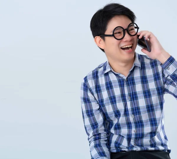 Business Comunicazione Concetto Intelligente Asiatico Uomo Rotondo Occhiali Mano Uso — Foto Stock