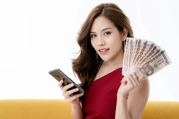 Bela Atraente Elegância Asiática Mulher Vestido Vermelho Sentar Relaxar Modelo — Fotografia de Stock