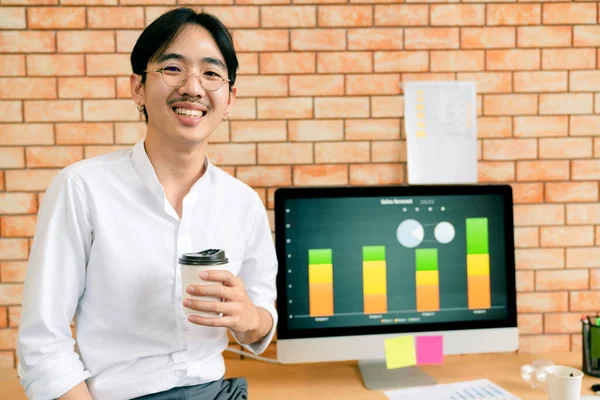 Mladý Chytrý Asijský Podnikatel Startup Společnost Portrét Smajlíky Úspěšným Sebevědomý — Stock fotografie