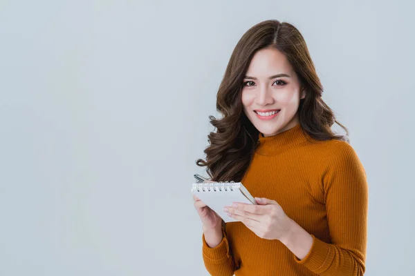 Piękne Azji Kobieta Zapisać Notatki Papier Szczęście Radosny Moment Odizolować — Zdjęcie stockowe