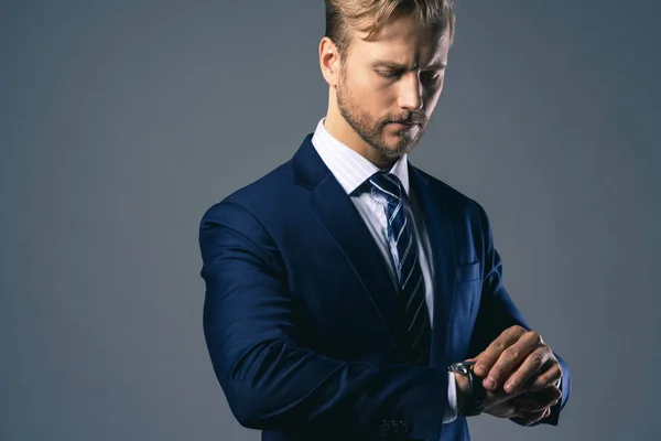 Elegancia Caucásico Exitoso Hombre Negocios Con Barba Cerca Llevar Traje — Foto de Stock