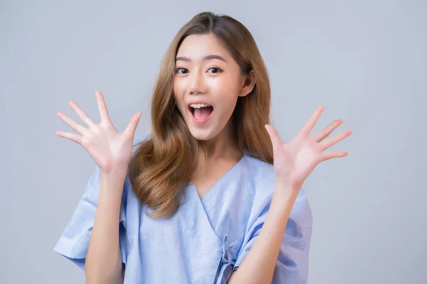 Gesto Mão Pose Felicidade Asiático Fêmea Hospital Uniforme Sorrindo Com — Fotografia de Stock