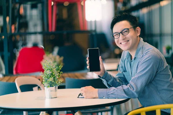 Asiático Hombre Negocios Startup Empresa Empresario Sentarse Sonrisa Con Mano —  Fotos de Stock