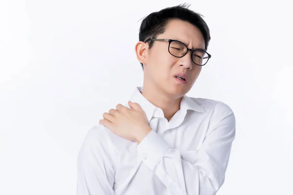 Больные Азиатские Очки Мужчина Взрослый Чувствовать Боль Плече Рука Коснуться — стоковое фото