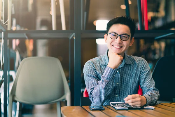 Asiático Empresario Startup Empresa Empresario Sentarse Sonrisa Con Felicidad Nuevo —  Fotos de Stock