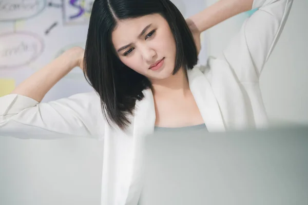 Síndrome Oficina Asiático Personal Oficina Siente Mal Dolor Cabeza Necesita —  Fotos de Stock