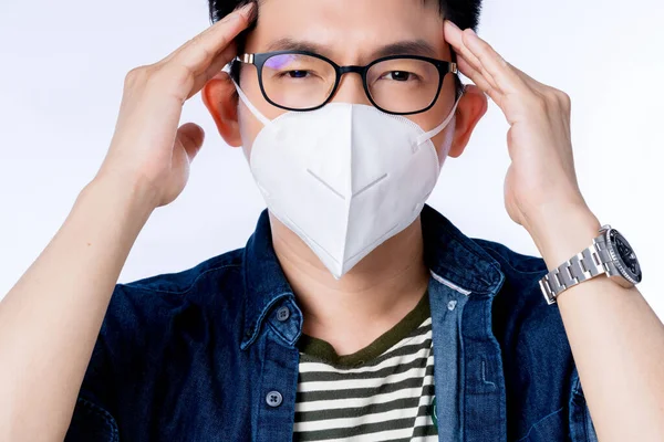 Close Νεαρός Ασιάτης Επιχειρηματίας Φορώντας Μάσκα Ρύπανσης Δράση Χειρονομία Εκφράζουν — Φωτογραφία Αρχείου