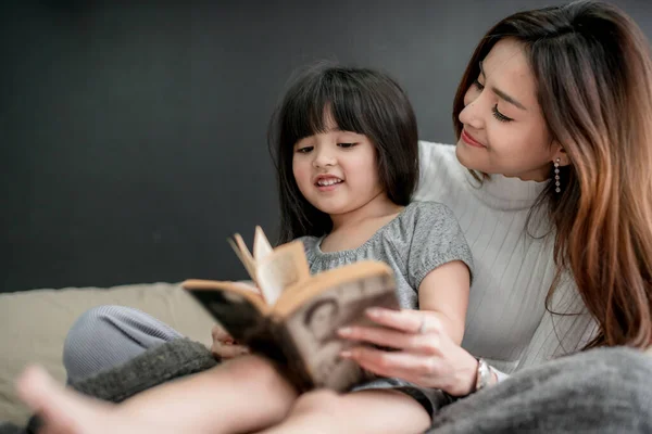 Belle Asiatique Célibataire Mère Avec Mignon Fille Bonheur Moment Temps — Photo