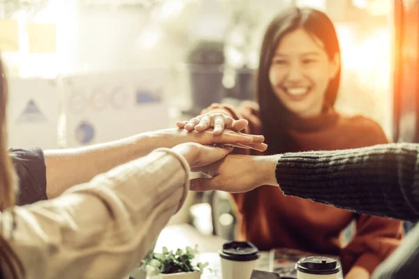 Kebahagiaan Teman Tangan Bersama Sama Sukses Kebahagiaan Ide Ide — Stok Foto