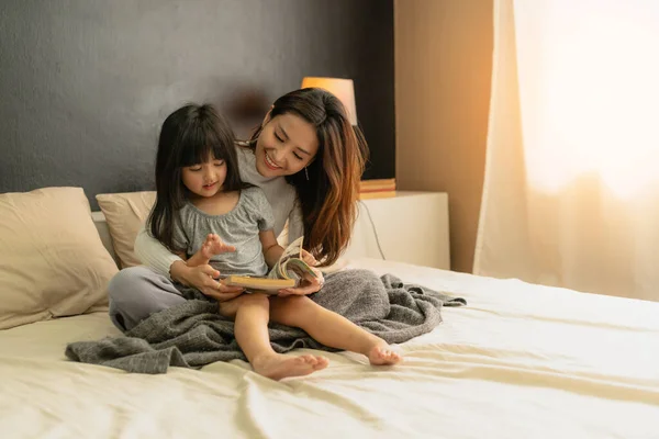 Belle Asiatique Célibataire Mère Avec Mignon Fille Bonheur Moment Temps — Photo