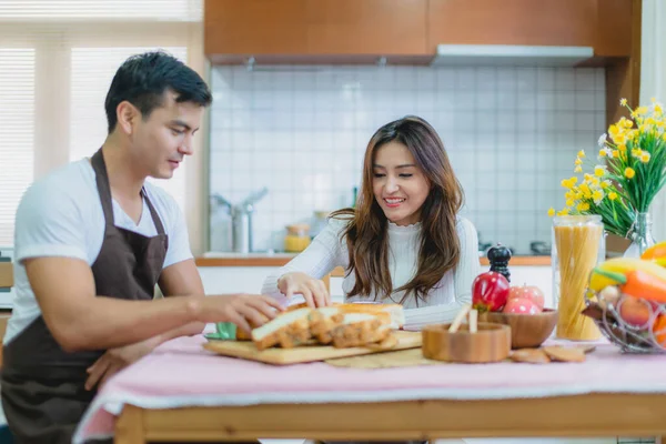 Doux Asiatique Couple Bonheur Moment Ensemble Préparation Petit Déjeuner Dans — Photo