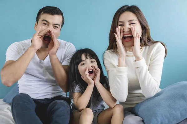 Concept Famille Heureux Père Mère Fille Main Crier Avec Plaisir — Photo