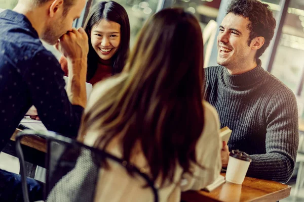 Mezcla Mujer Asiática Caucásica Hombres Personas Encuentro Amistad Juntas Felicidad — Foto de Stock