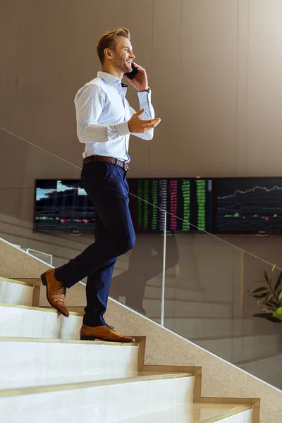 Successful Smart Caucasian Businessman Walking Stair Make Communication Smartphone Communicate — Stock Photo, Image