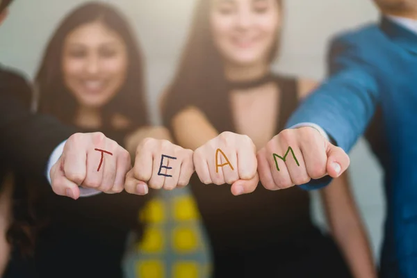 Macht Freundschaft Geschäftsleute Partner Hand Punch Zusammen Erfolgreiche Ideen Konzept — Stockfoto