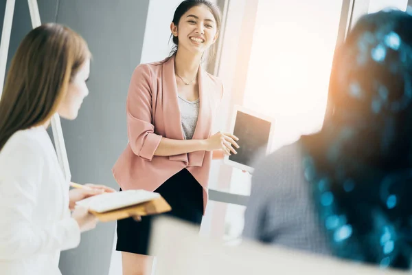 Mensenrechten Seminar Met Multinatie Mensen Brainstormen Samen Voor Beste Sociale — Stockfoto