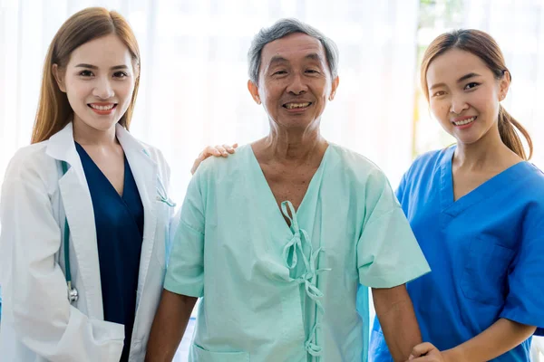 Attractive Asian Woman Nurse Doctor Working Smiling Freshness Together Takecare — Stock Photo, Image