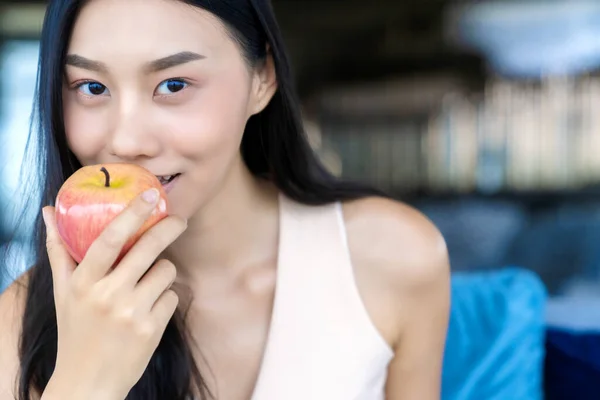 Здоровой Довольно Азиатская Женщина Счастье Наслаждаться Едой Любовью Диеты Красным — стоковое фото