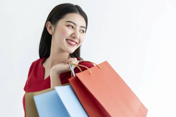 Bela Felicidade Asiático Adolescente Mulher Vermelho Vestido Mão Segurar Compras — Fotografia de Stock